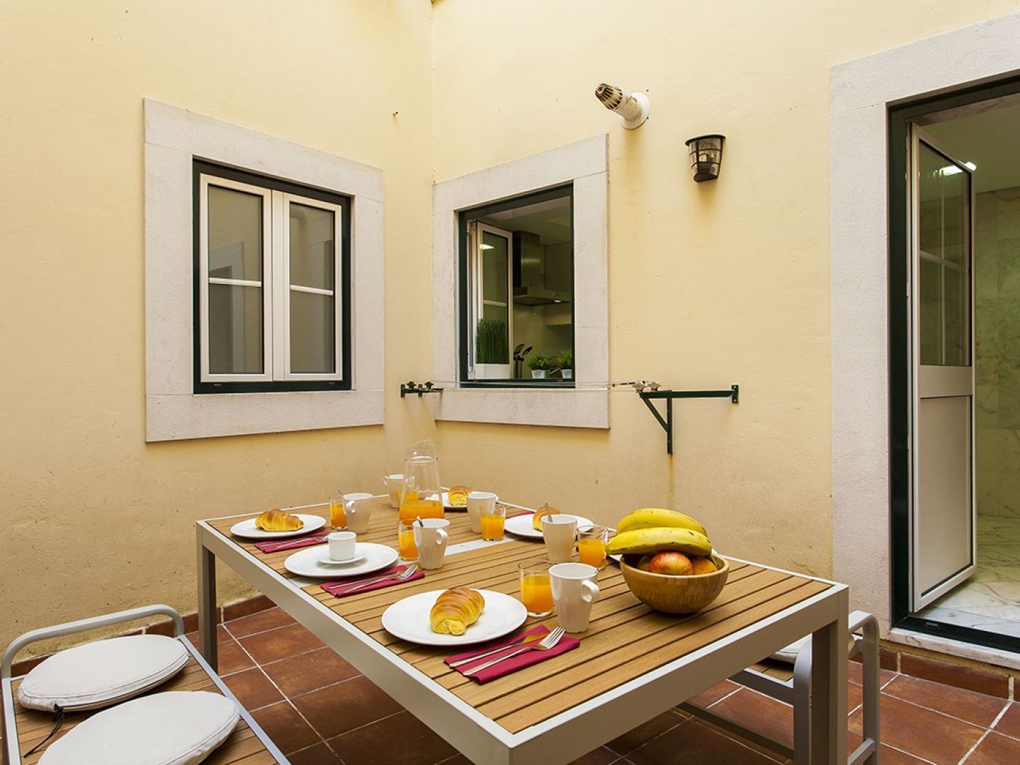 Chiado Patio Apartment Лиссабон Экстерьер фото